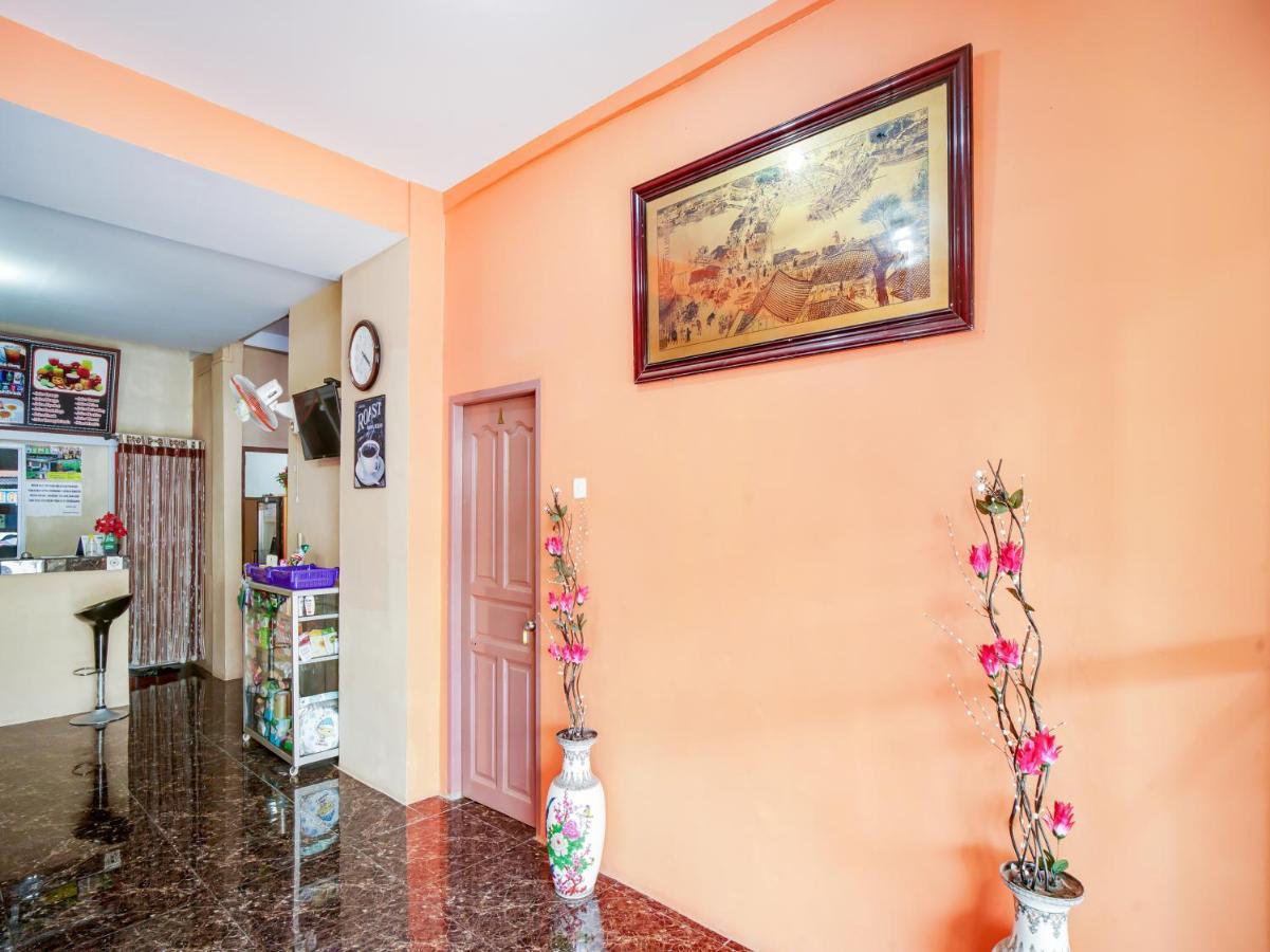 Oyo 90024 Botania Homestay & Cafe Nongsa Esterno foto