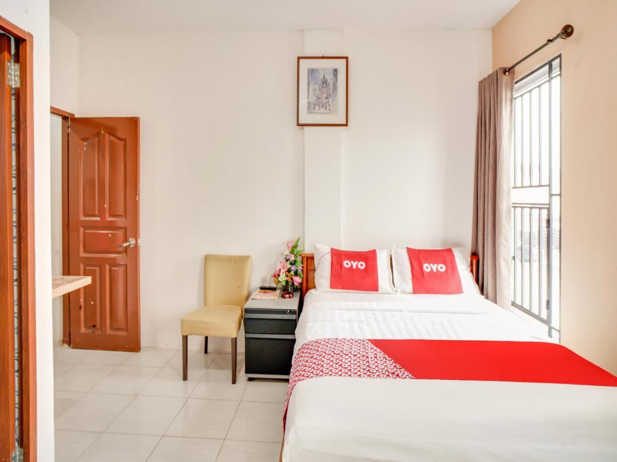 Oyo 90024 Botania Homestay & Cafe Nongsa Esterno foto