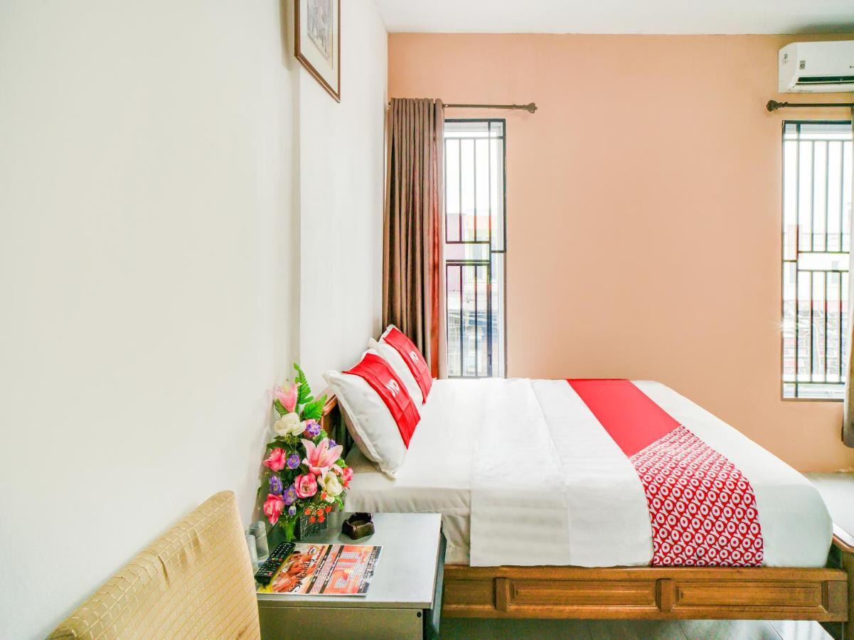 Oyo 90024 Botania Homestay & Cafe Nongsa Esterno foto