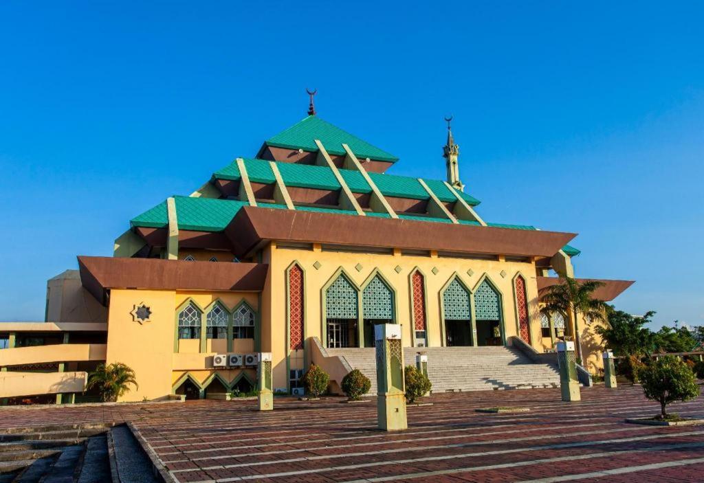 Oyo 90024 Botania Homestay & Cafe Nongsa Esterno foto