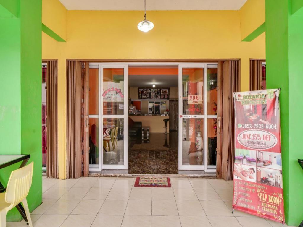 Oyo 90024 Botania Homestay & Cafe Nongsa Esterno foto